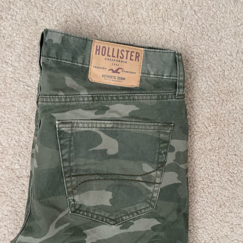 Hollister Camo pants. 34x32